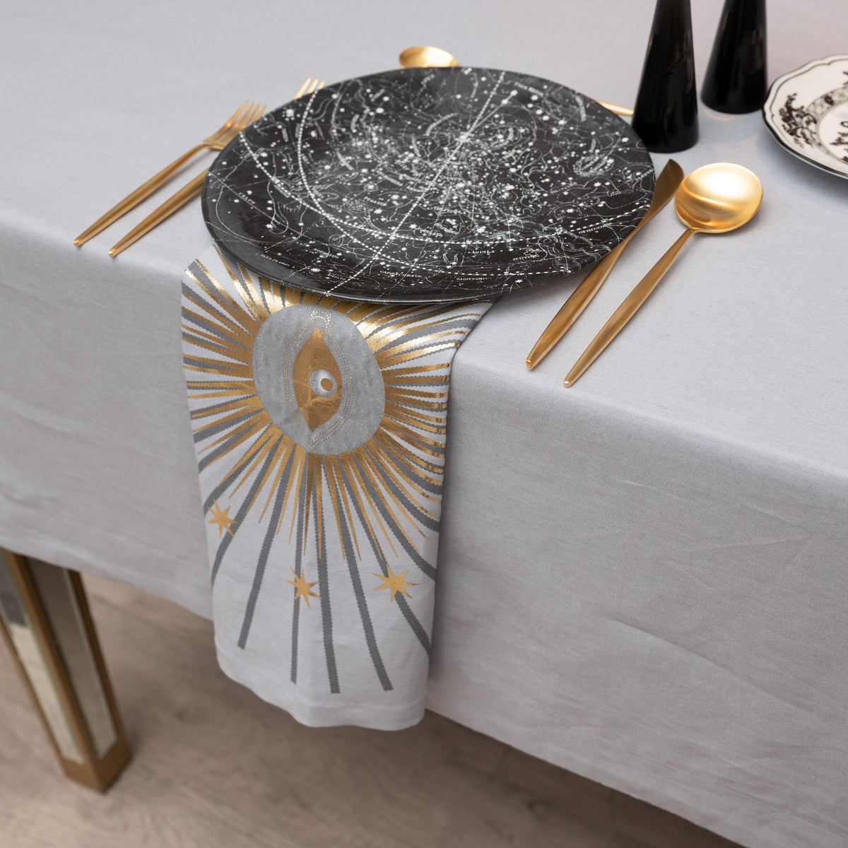 The Zodiac round tablecloth with four coordinating linen napkins