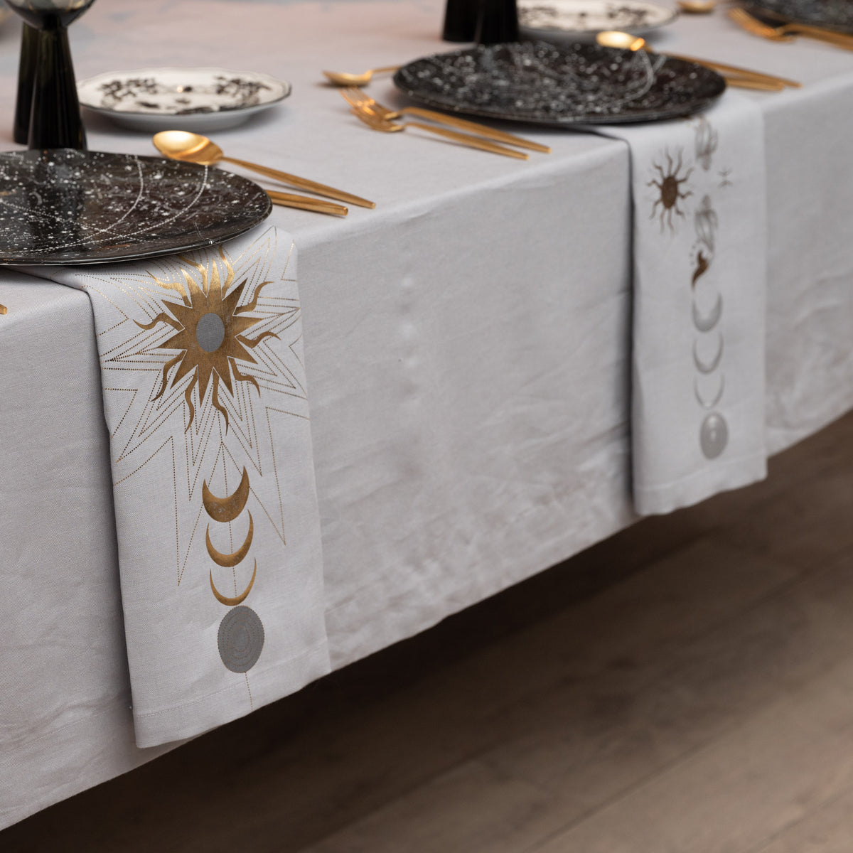 Zodiac medium table setting with gold sun and moon napkins